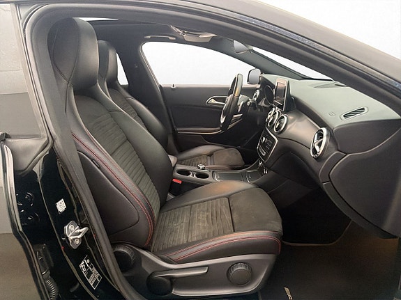 Mercedes-Benz CLA250 11 of 26