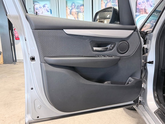 BMW 218i 16 of 19