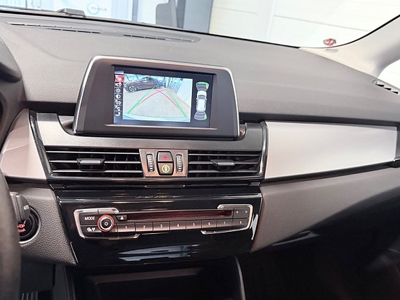 BMW 218i 14 of 19