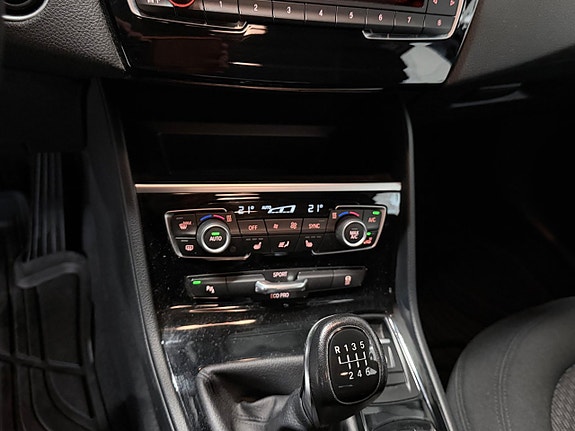 BMW 218i 15 of 19