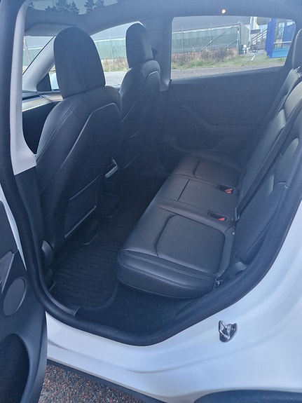 Tesla Model Y 3 of 10