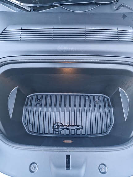 Tesla Model Y 10 of 10