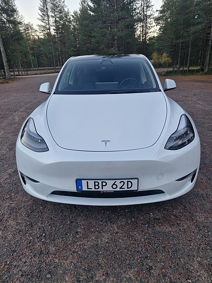 Tesla Model Y 2 of 10