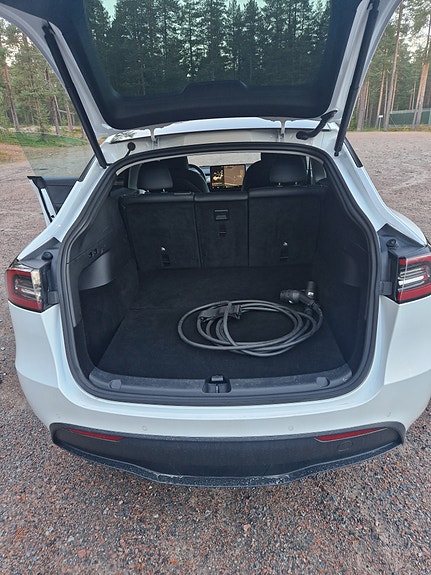 Tesla Model Y 9 of 10