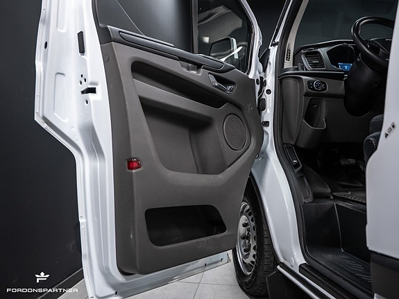 Ford Transit Custom 23 of 30