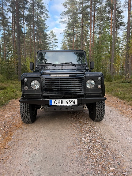Land Rover Defender 90 13 of 26