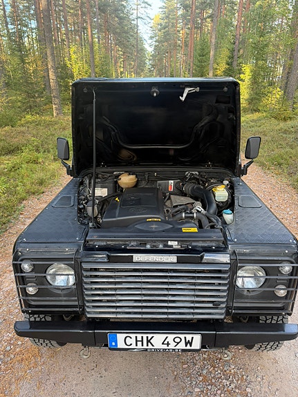 Land Rover Defender 90 24 of 26