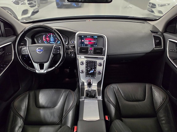 Volvo XC60 11 of 24