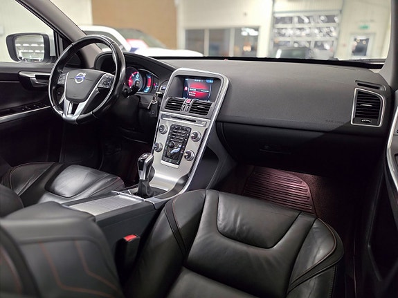 Volvo XC60 10 of 24
