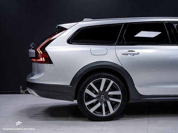 Volvo V90 Cross Country 13 of 30