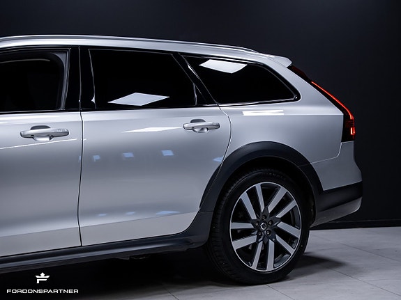 Volvo V90 Cross Country 8 of 30
