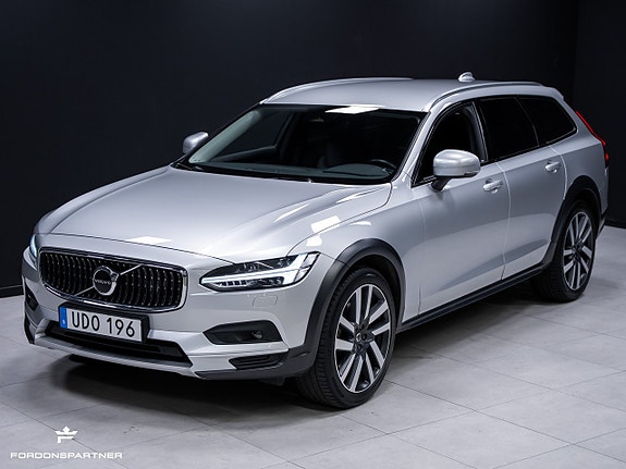 Volvo V90 Cross Country 2 of 30