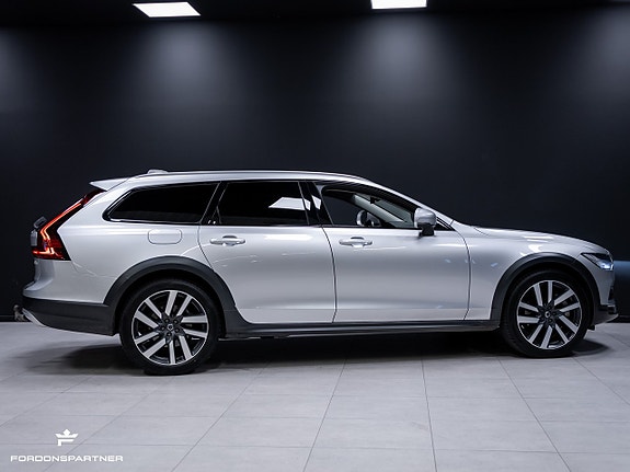 Volvo V90 Cross Country 12 of 30