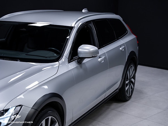 Volvo V90 Cross Country 5 of 30