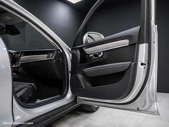 Volvo V90 Cross Country 30 of 30