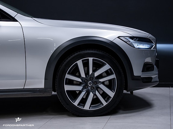 Volvo V90 Cross Country 14 of 30
