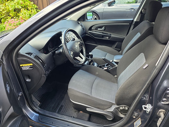 Kia Ceed 5 of 8