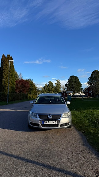 Volkswagen Passat 2 of 6