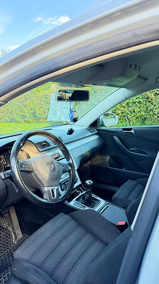 Volkswagen Passat 4 of 6