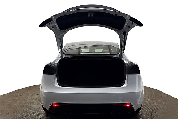 Tesla Model 3 8 of 30