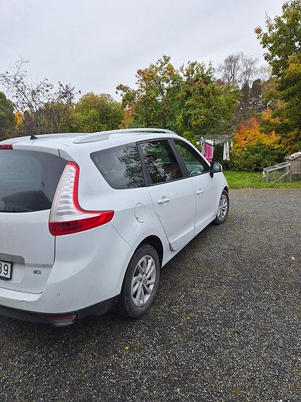 Renault Grand Scenic III 2 of 10