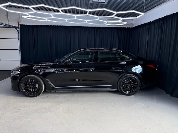 BMW i4 12 of 14