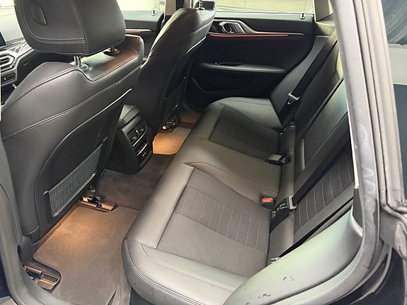 BMW i4 7 of 14