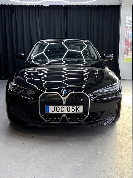 BMW i4 11 of 14