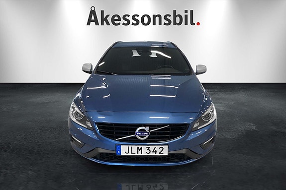 Volvo V60 2 of 12