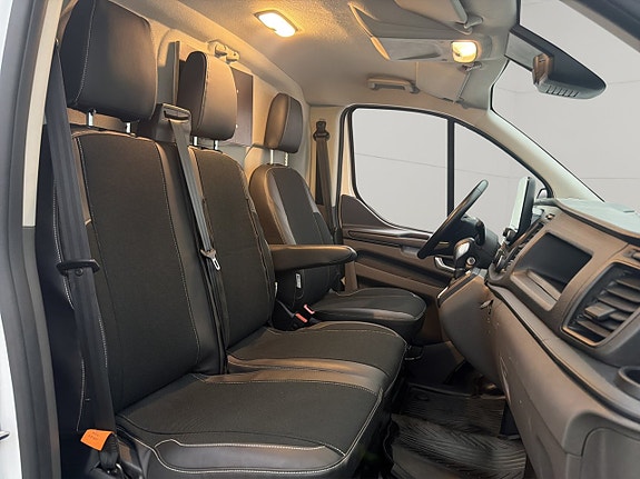 Ford Transit Custom 25 of 30