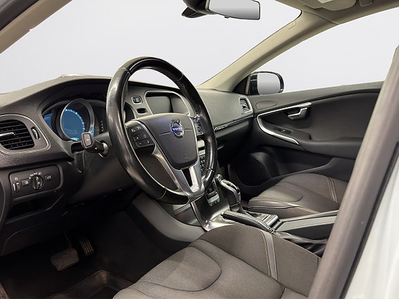 Volvo V40 Cross Country 8 of 17