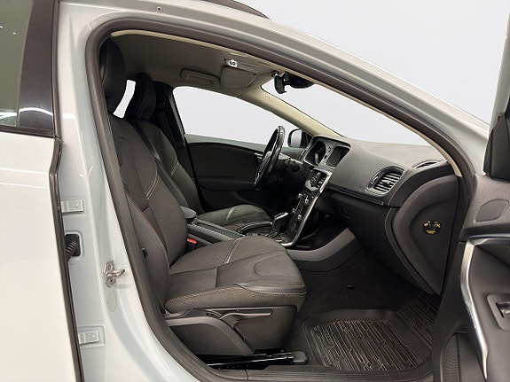 Volvo V40 Cross Country 14 of 17
