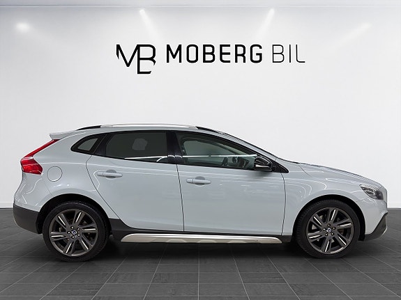 Volvo V40 Cross Country 3 of 17