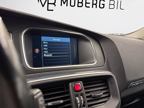 Volvo V40 Cross Country 12 of 17