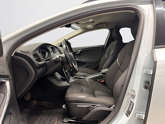 Volvo V40 Cross Country 7 of 17