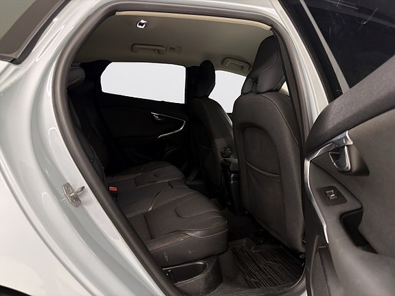 Volvo V40 Cross Country 9 of 17