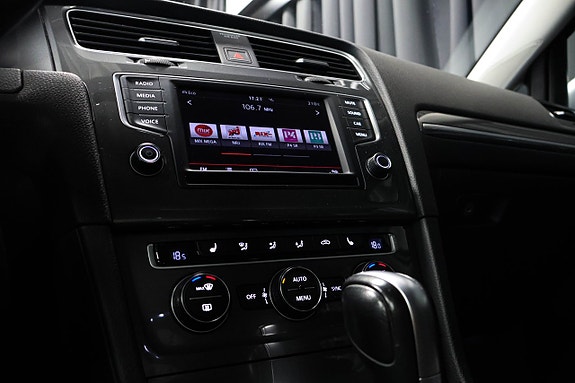 Volkswagen Golf Alltrack 17 of 25