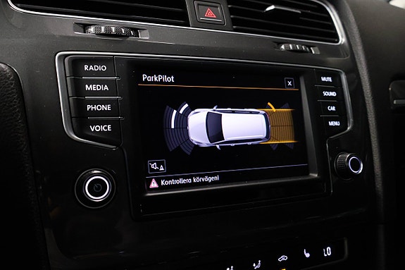 Volkswagen Golf Alltrack 18 of 25