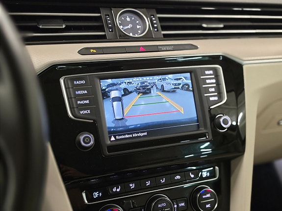 Volkswagen Passat Alltrack 22 of 24