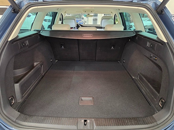Volkswagen Passat Alltrack 8 of 24