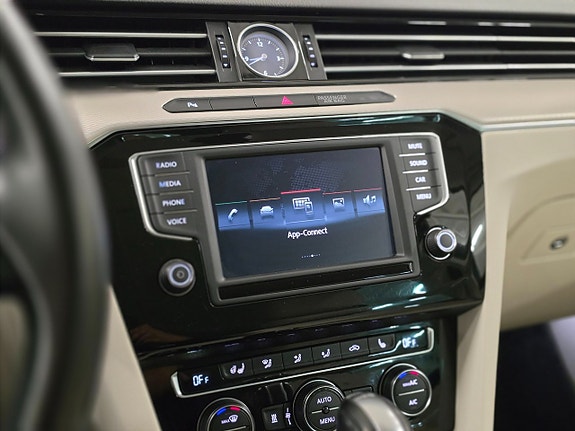 Volkswagen Passat Alltrack 20 of 24