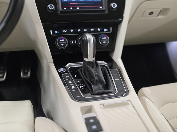 Volkswagen Passat Alltrack 15 of 24