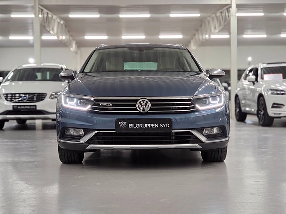 Volkswagen Passat Alltrack 2 of 24