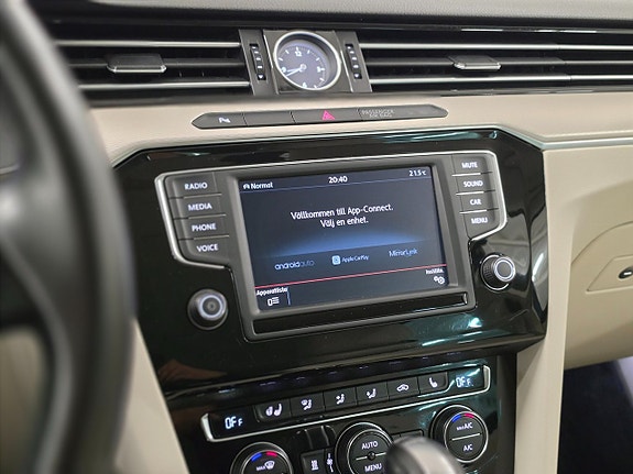 Volkswagen Passat Alltrack 18 of 24