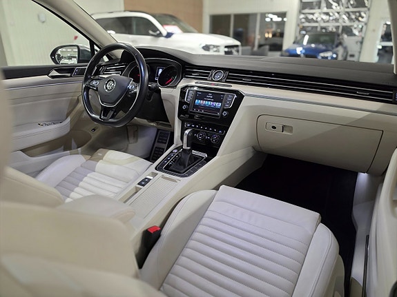 Volkswagen Passat Alltrack 11 of 24