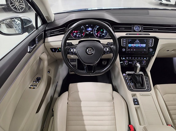 Volkswagen Passat Alltrack 13 of 24