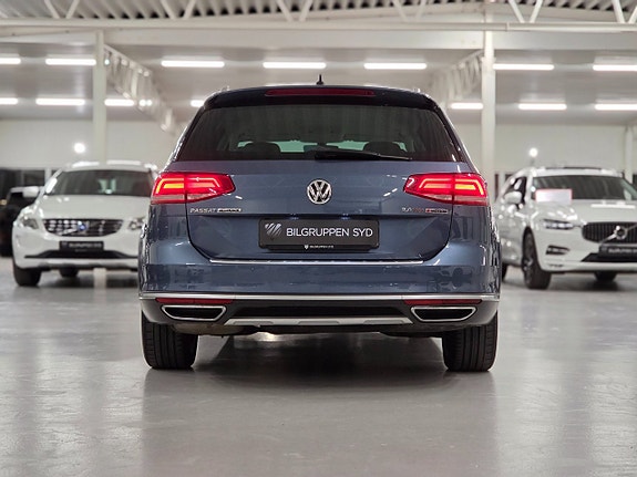 Volkswagen Passat Alltrack 5 of 24
