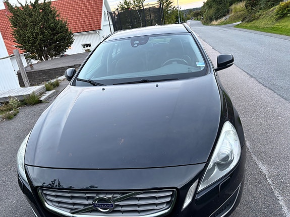 Volvo V60 2 of 6