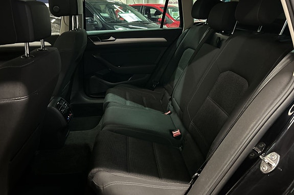Volkswagen Passat 30 of 30