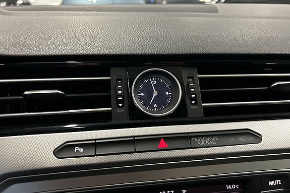 Volkswagen Passat 18 of 30